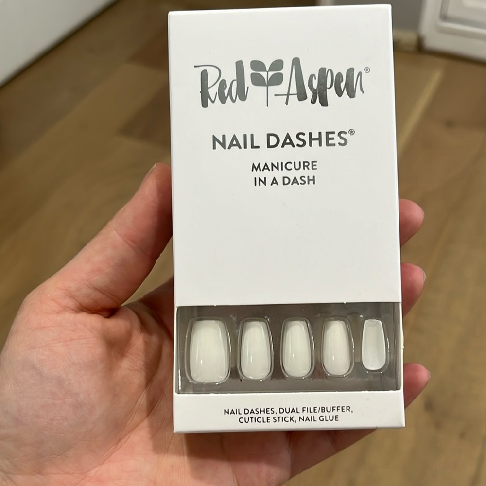 Red Aspen Nail Dashes